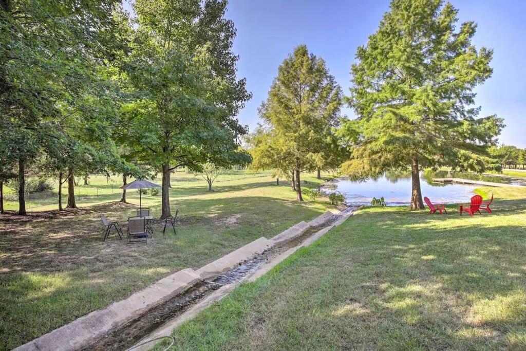 Texas Ranch House With 5 Bedroom And Fish Pond Dallas Exterior foto