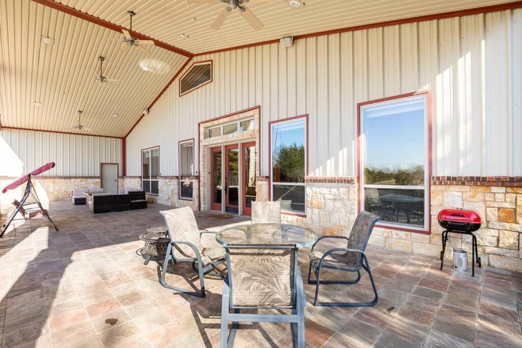 Texas Ranch House With 5 Bedroom And Fish Pond Dallas Exterior foto